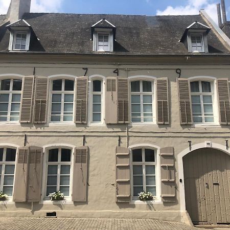 Aux Remparts De Montreuil Bed and Breakfast Montreuil  Eksteriør billede